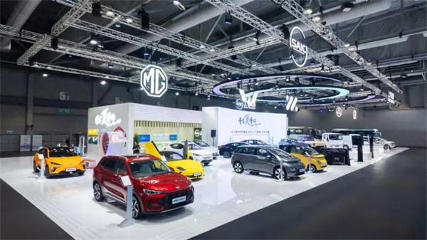 上汽用半年时间，展现出中国汽车“头雁”的变革伟力