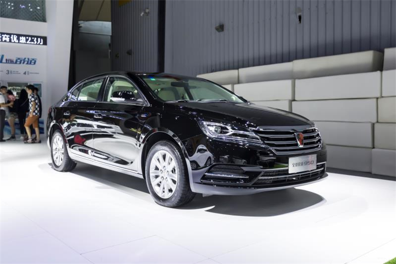 全新荣威950、荣威e950定义“高级轿车” 成都车展亮相售价16.88万起 互联网汽车上市一周年 系统升级带来颠覆式进化