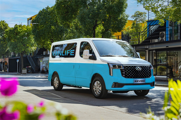跑得猛、花得少、养得省、全场景！“全场景高价值轻客”上汽大通新途V80 9AT荣耀上市，全面高人一档