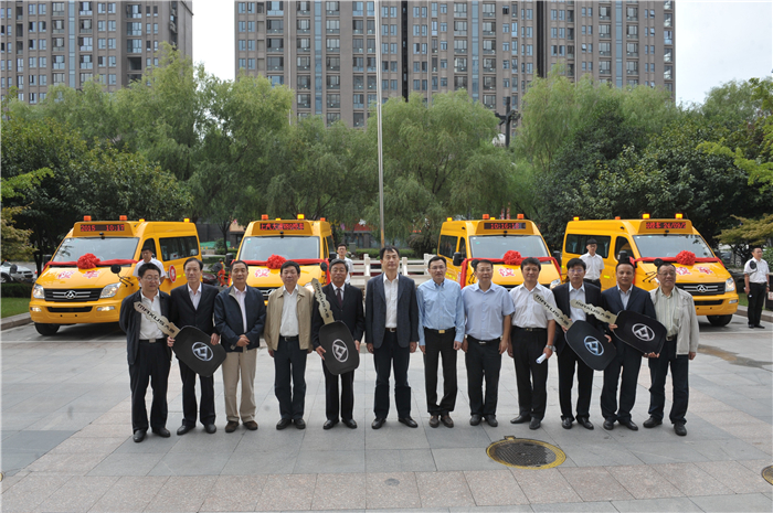Kaiyun·开云中国官方网站携手上海烟草再度向陕西捐赠守护星专用校车
